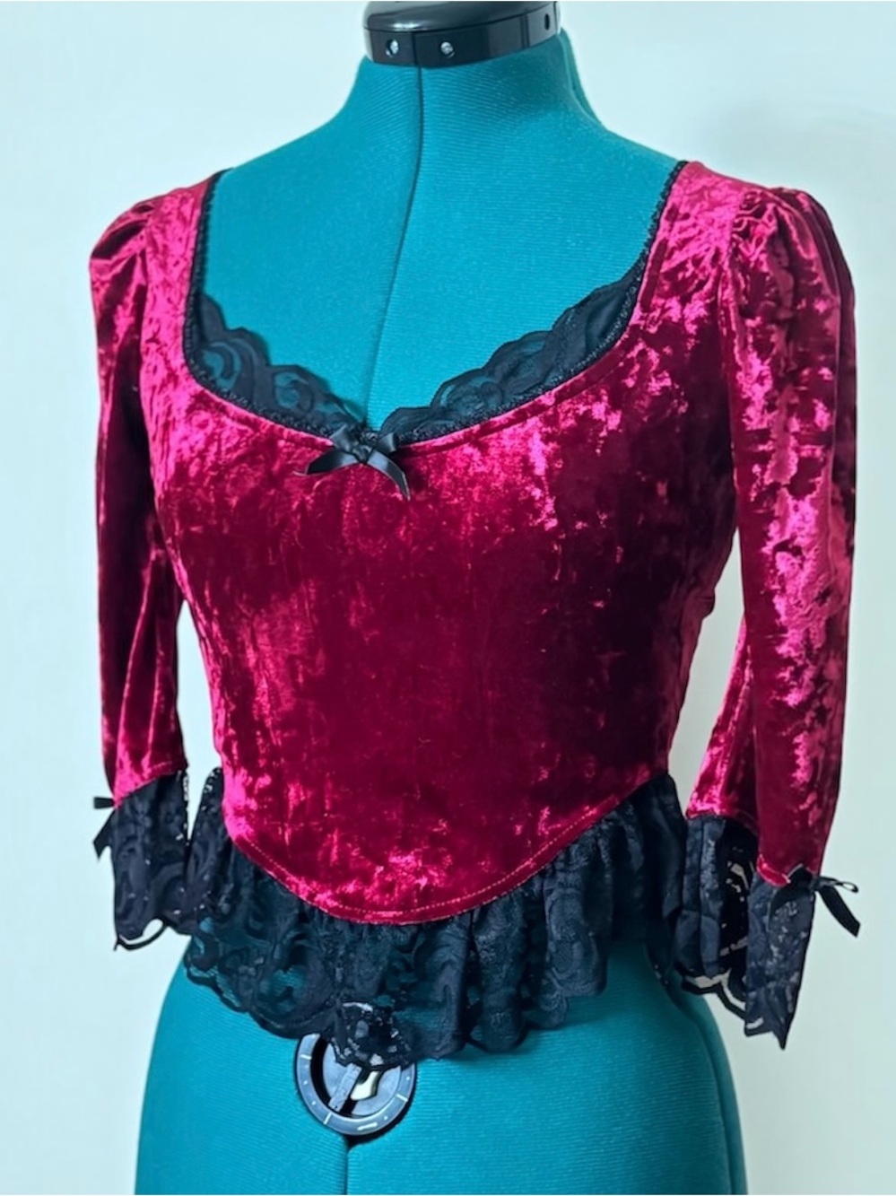 Widow Burgundy Crushed Velvet Black Lace Corset Hem Top Size Small NWOT
